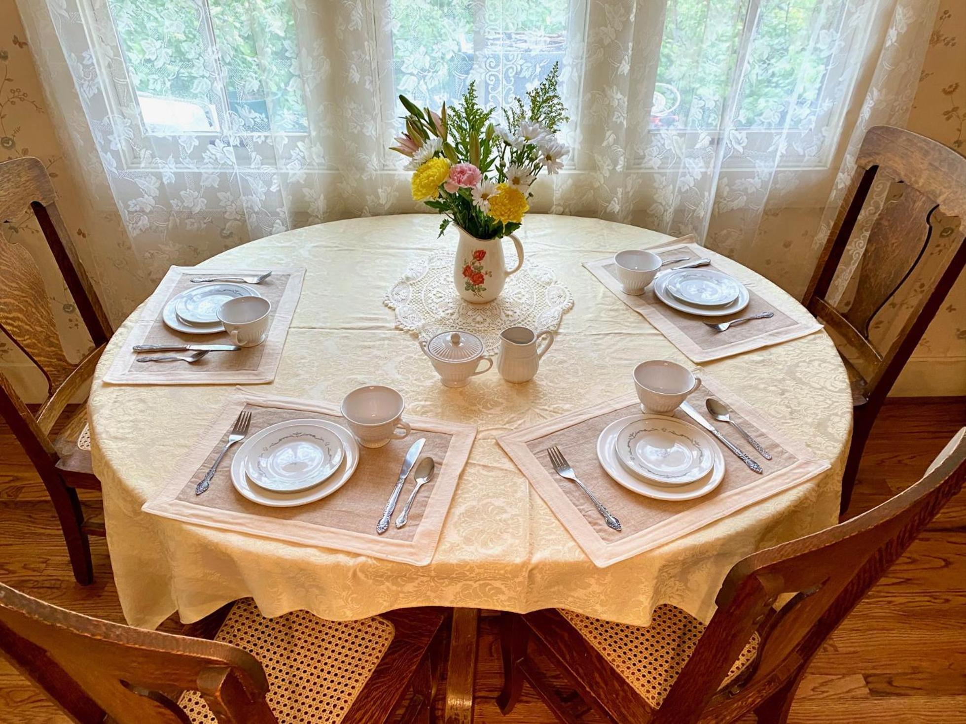 Pansy'S Parlor Bed & Breakfast Golden Exterior photo